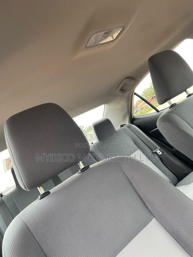 Toyota Corolla LE 4dr Sedan (1.8L 4cyl CVT) 2016 White