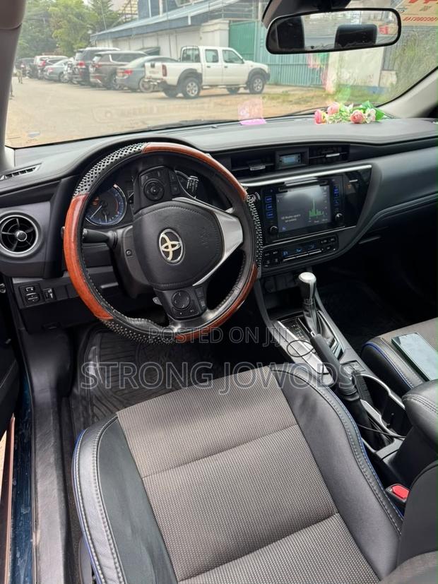 Toyota Corolla SE Special Edition 4dr Sedan (1.8L 4cyl CVT) 2017 Black