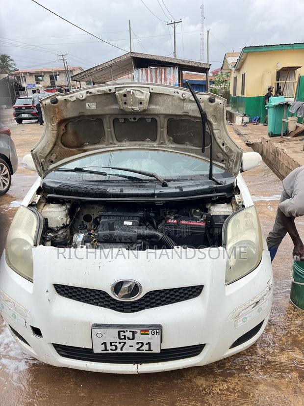 Toyota Vitz 1.3 FWD 3dr 2008 White