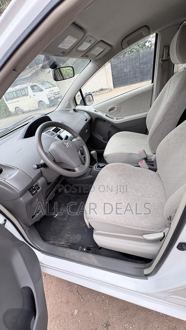 Toyota Vitz 2010 White