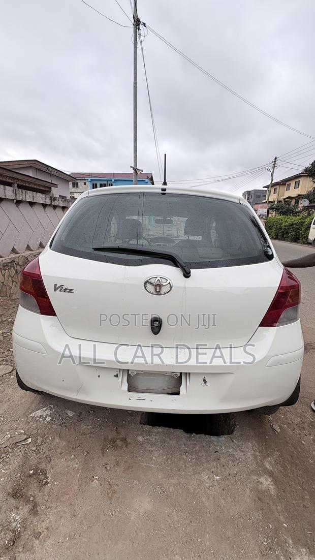 Toyota Vitz 2010 White