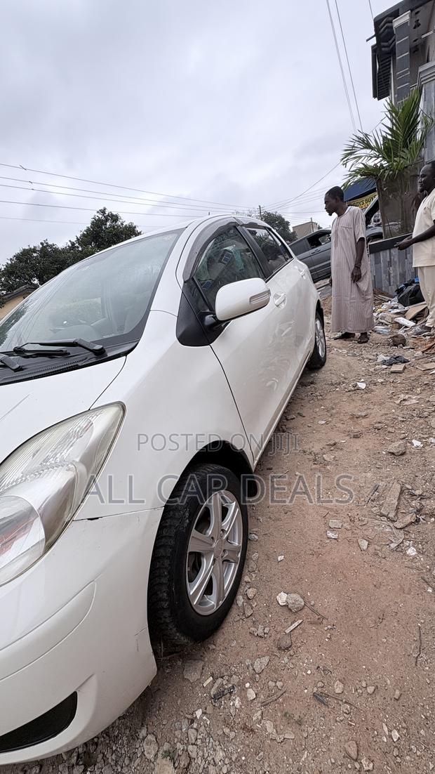 Toyota Vitz 2010 White
