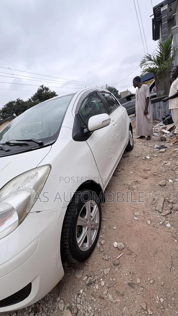 Toyota Vitz 2010 White