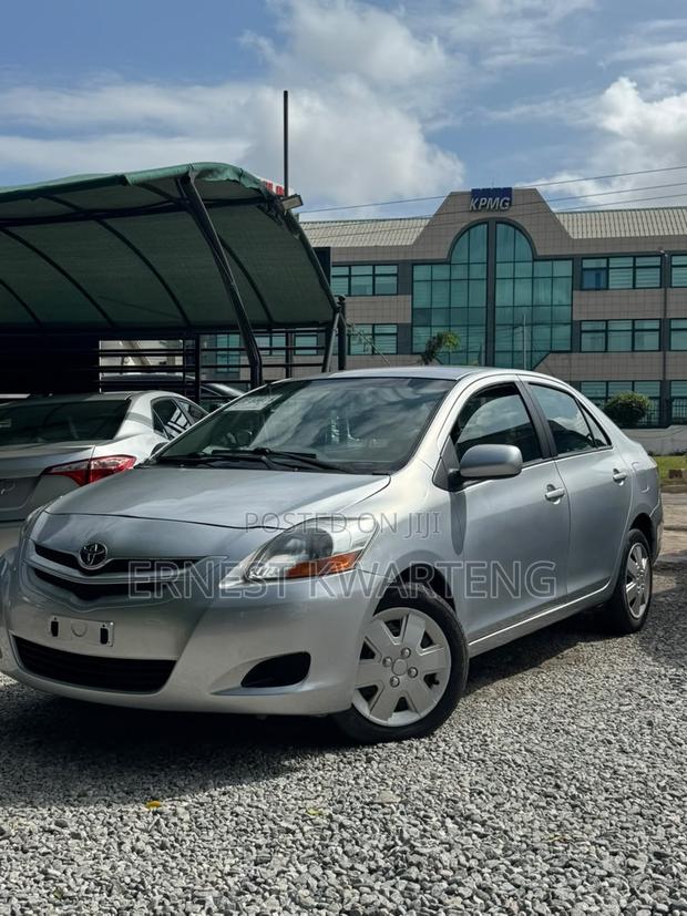 Toyota Yaris 2012 Gray