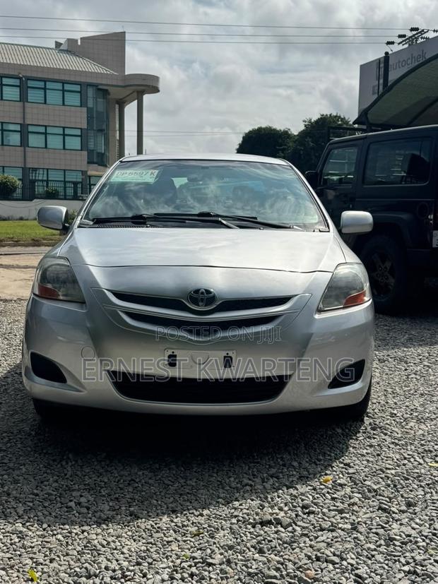 Toyota Yaris 2012 Gray