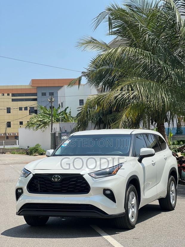 Toyota Highlander LE 2021 White