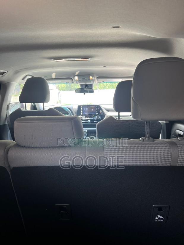 Toyota Highlander LE 2021 White