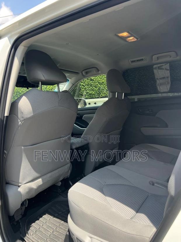 Toyota Highlander LE 2021 White