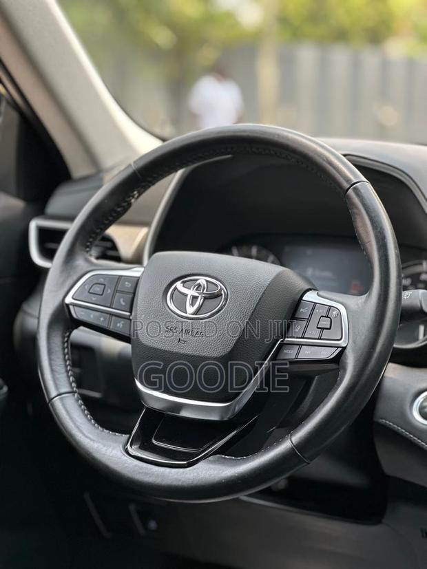 Toyota Highlander XLE 2021 Black