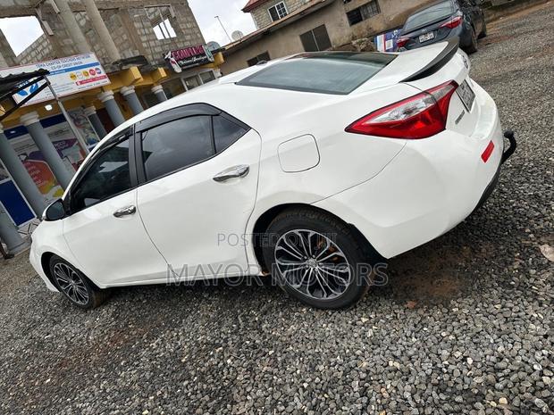Toyota Corolla S 4dr Sedan (1.8L 4cyl CVT) 2016 White
