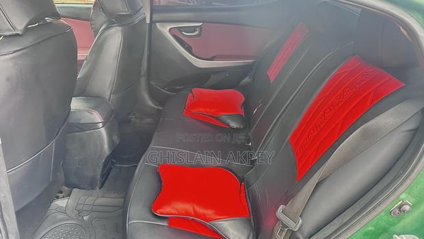 Hyundai Elantra SE Sedan FWD (1.8L 4cyl 6A) 2016 Green