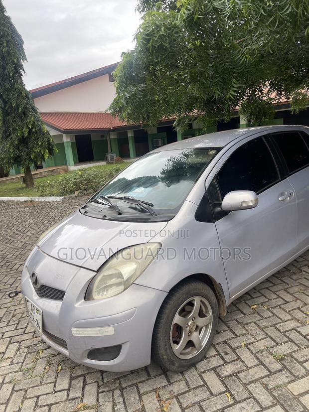 Toyota Vitz 1.3 FWD 5dr 2010 Silver