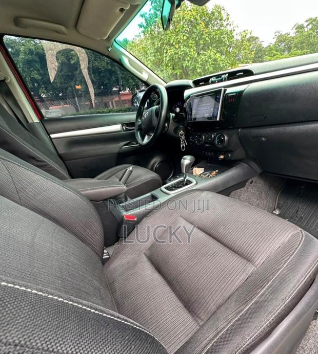 Toyota Hilux 2017 Red
