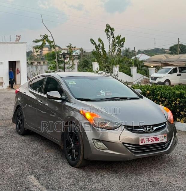Hyundai Elantra GLS Sedan FWD (1.8L 4cyl 6A) 2013 Beige
