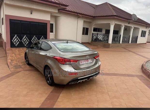 Hyundai Elantra GLS Sedan FWD (1.8L 4cyl 6A) 2013 Beige