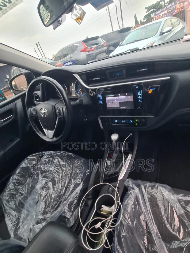Toyota Corolla 2018 White