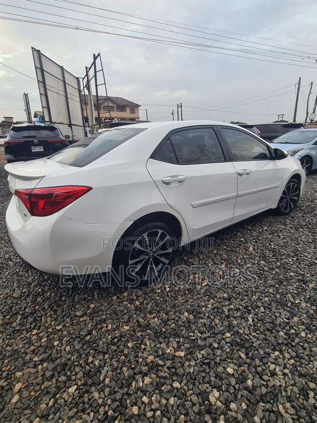 Toyota Corolla 2018 White