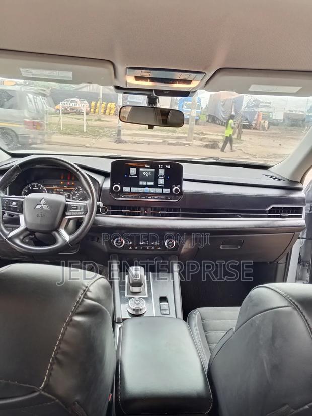 Mitsubishi Outlander 2024 White