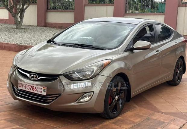 Hyundai Elantra GLS Sedan FWD (1.8L 4cyl 6A) 2013 Beige