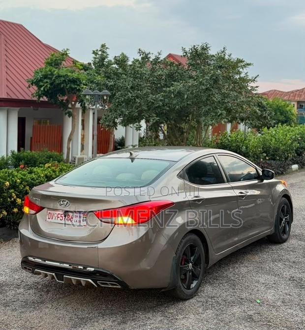 Hyundai Elantra GLS Sedan FWD (1.8L 4cyl 6A) 2013 Beige
