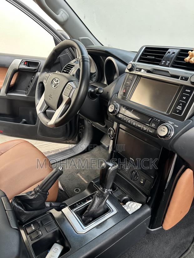 Toyota Land Cruiser Prado 2017 Gray