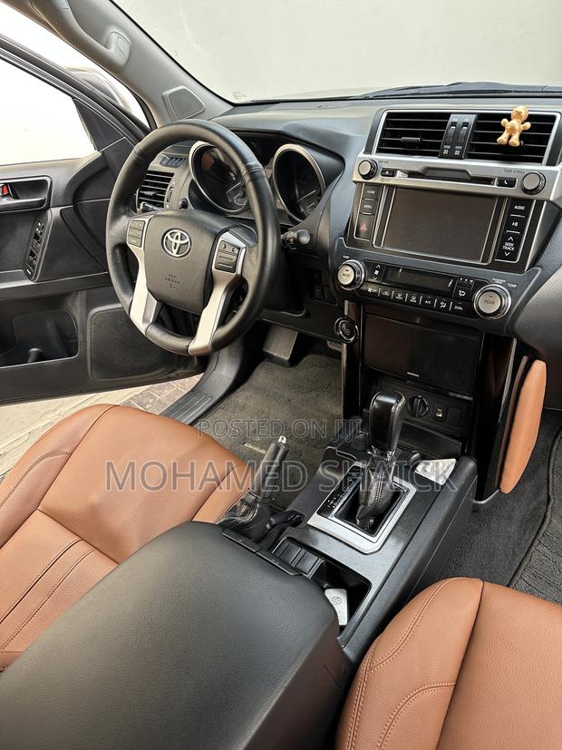 Toyota Land Cruiser Prado 2017 Gray