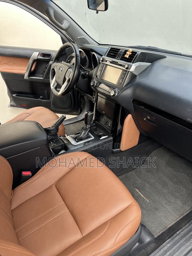 Toyota Land Cruiser Prado 2017 Gray