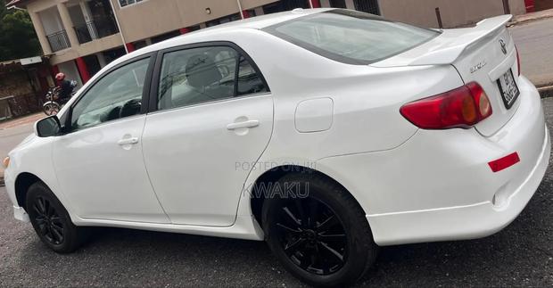 Toyota Corolla 2010 White
