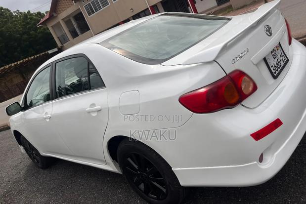Toyota Corolla 2010 White