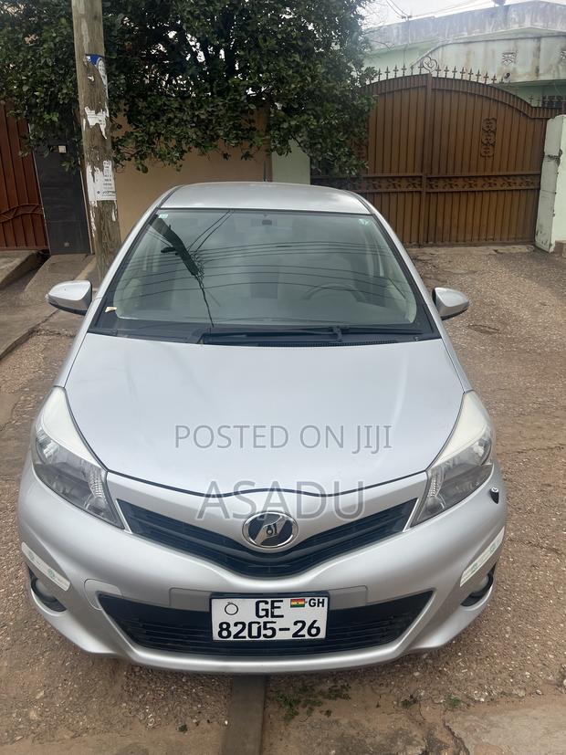 Toyota Vitz 1.3 FWD 5dr 2013 Silver