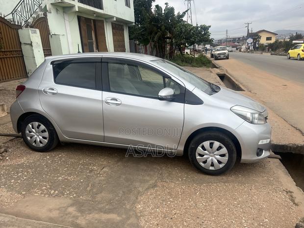 Toyota Vitz 1.3 FWD 5dr 2013 Silver