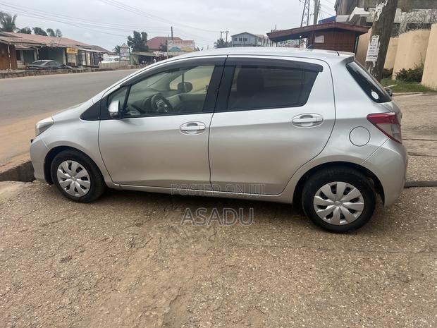 Toyota Vitz 1.3 FWD 5dr 2013 Silver