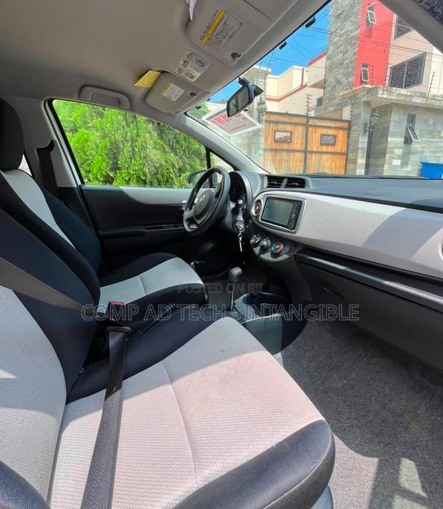 Toyota Vitz 2011 White
