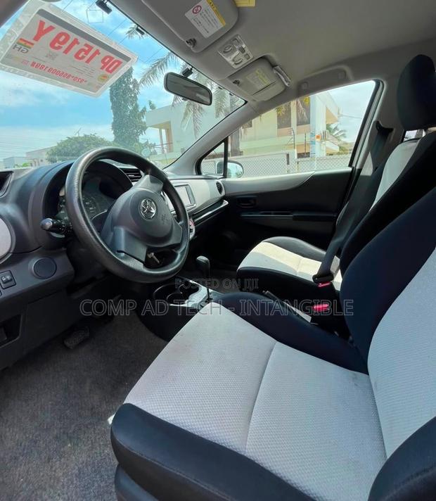 Toyota Vitz 2011 White