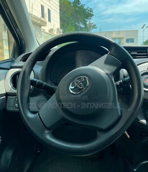 Toyota Vitz 2011 White