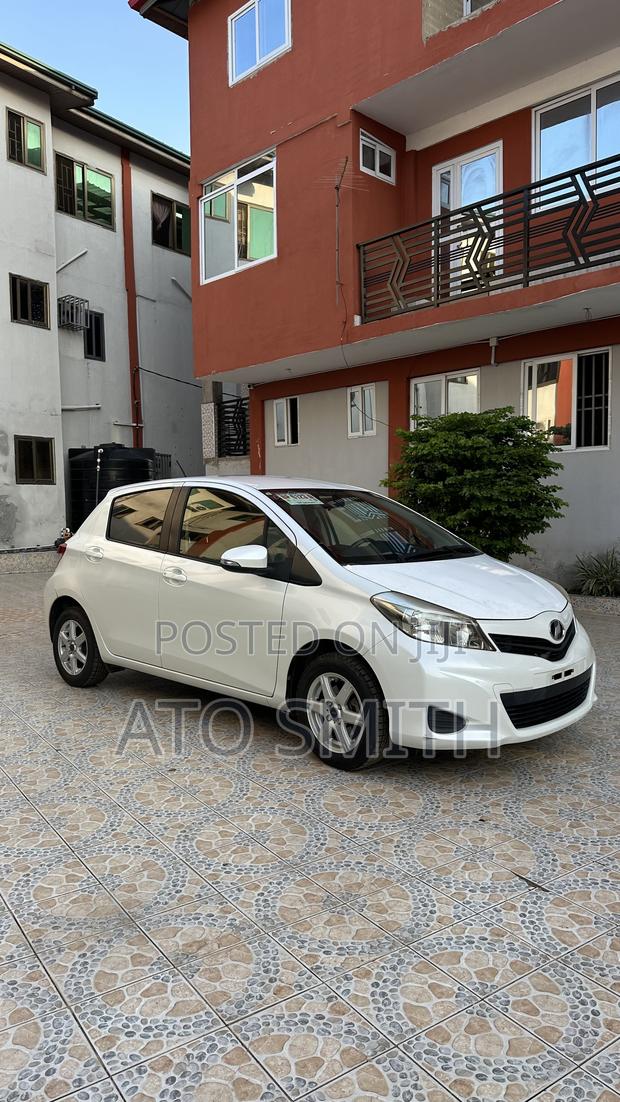 Toyota Vitz 2011 White