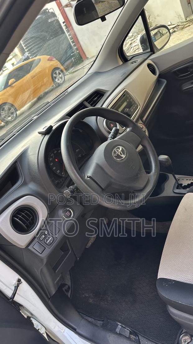 Toyota Vitz 2011 White