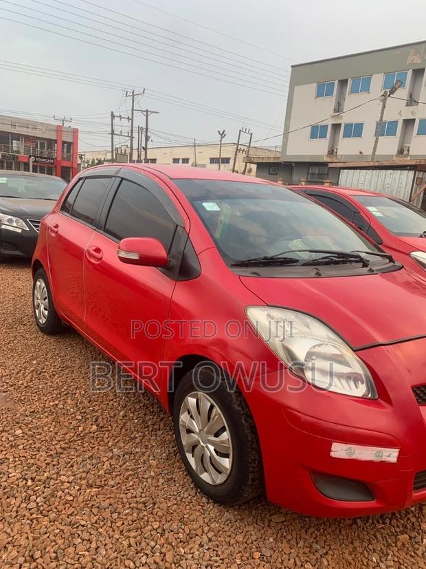 Toyota Vitz 2010 Red