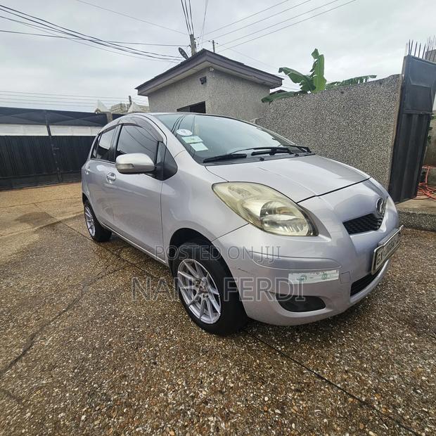 Toyota Vitz 2011 Gray