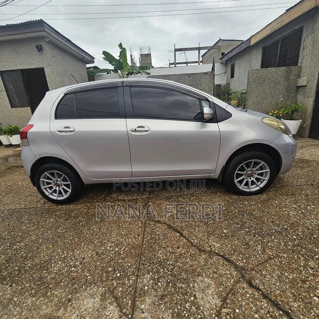 Toyota Vitz 2011 Gray
