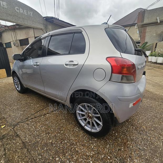 Toyota Vitz 2011 Gray