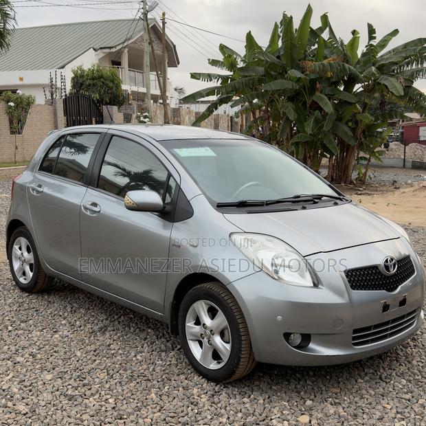 Toyota Yaris 1.5 Automatic 2009 Gray