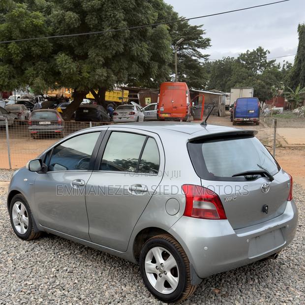 Toyota Yaris 1.5 Automatic 2009 Gray
