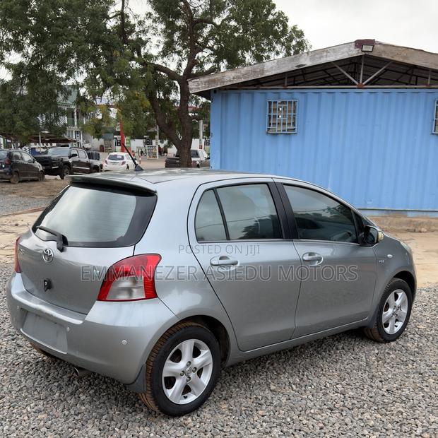 Toyota Yaris 1.5 Automatic 2009 Gray