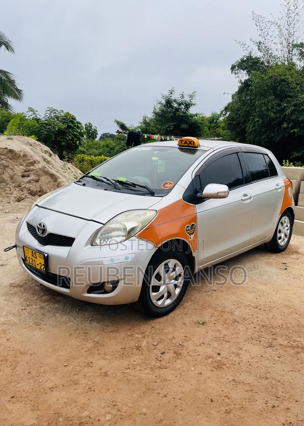 Toyota Vitz 1.3 FWD 5dr 2008 Silver