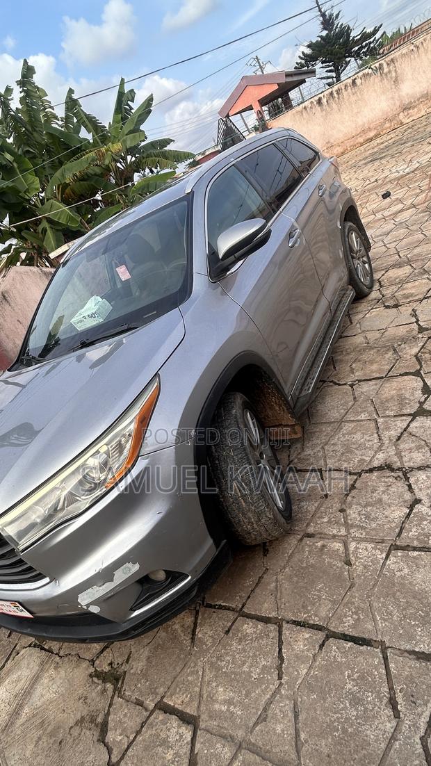 Toyota Highlander XLE 4dr SUV AWD (3.5L 6cyl 6A) 2015 Gray
