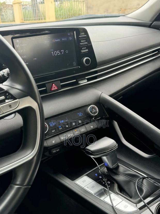 Hyundai Elantra 2021 Red