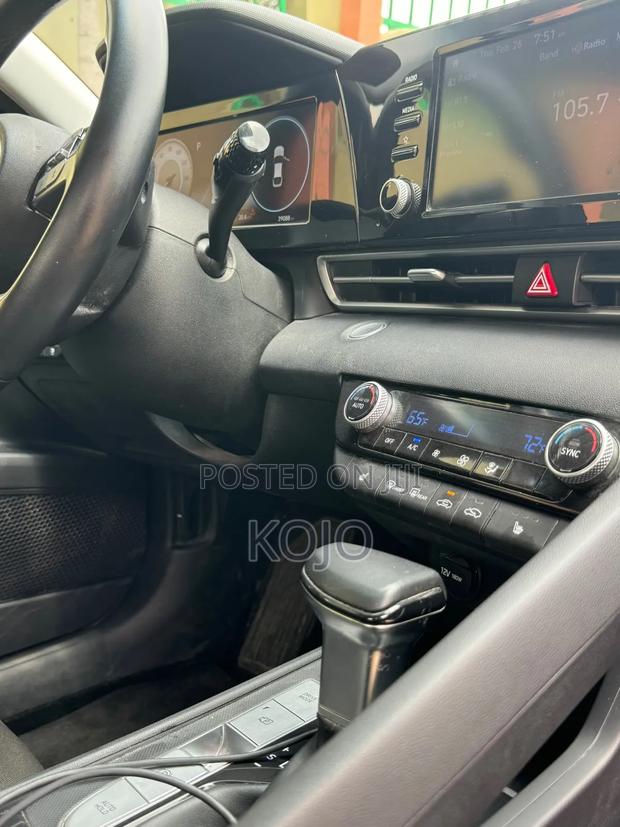 Hyundai Elantra 2021 Red