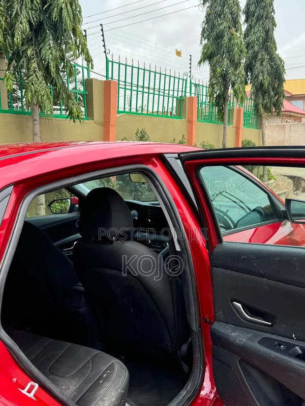 Hyundai Elantra 2021 Red