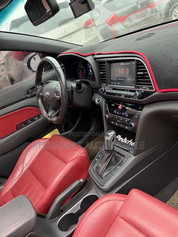 Hyundai Avante 2018 Blue